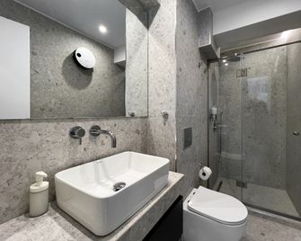 Icon Urban Living - Salónica - Baño