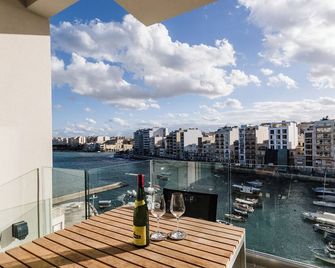Splendid Seaside Retreat on Spinola Bay - St. Julian's - Balcony
