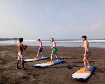 Emir Surfcamp - Pekutatan