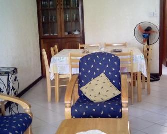 Beach Front Villa Fully Equipped Ideal For Big Families - Grand Gaube - Salle à manger