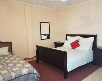 Stone Crescent Hotel - Grahamstown - Schlafzimmer