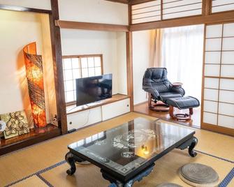 170 5rooms Central Yokohama Service Apt Free WIFI - 170m2 5 rooms Near Yokohama 3 central stations Large service apartment Free WIFI / Yokohama Kanagawa - Yokohama - Living room
