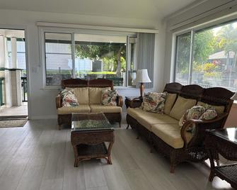 Private | Oceanview | Spacious | Bright 3br House - Kailua-Kona - Sala de estar
