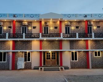 Ajr Hall And A/C Rooms - Tirunelveli - Gebäude