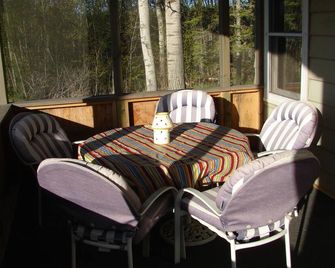 Sowl's Cabin, Nestled on 20 acres on Madeline Island - La Pointe - Patio