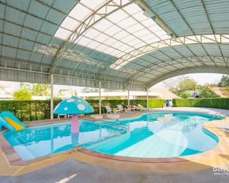 P.Paradise Hotel - Kamphaeng Phet - Pool