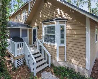 Private Studio Entry - Ponte Vedra Beach - Building