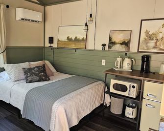 Cozy 1-bedroom bungalow close to town in Morganton, NC - Morganton