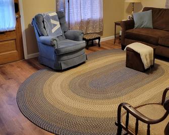 Comfortable 2 bedroom close to Hershey, perfect for traveling nurses! - Palmyra - Living room