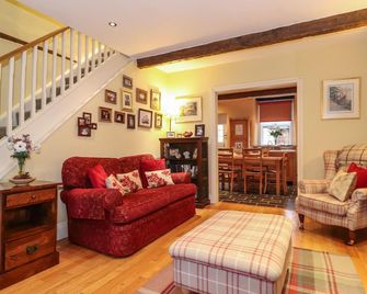 Charlottes Cottage - Windermere - Living room