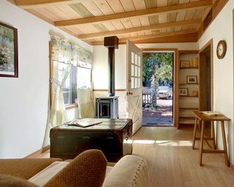 Secluded and Modern Cottage with a Fire Pit in Cazadero, California - Cazadero