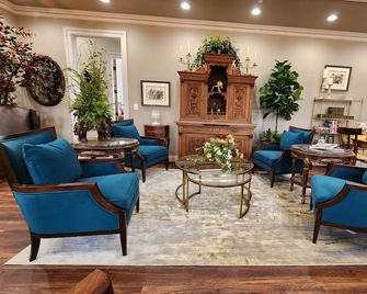 Hummingbird House - Red Bluff - Lounge