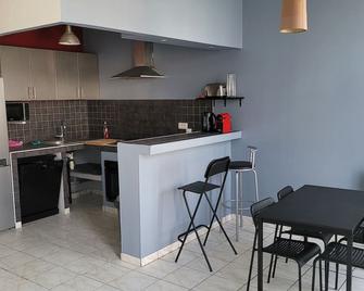 le T3 à 600mètre du vieux port proche de la gare - Marseille - Kitchen
