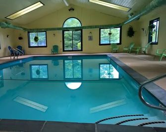 Ski-in, Ski-out 2 Br With View Of Ski Lift! 2 Bedroom Condo by RedAwning - Ludlow - Piscina