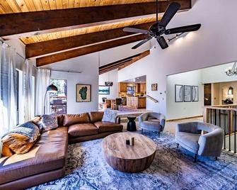 Stunning Home | Hot Tub-Deck-Heavenly | Sleeps 8 - Zephyr Cove - Sala de estar