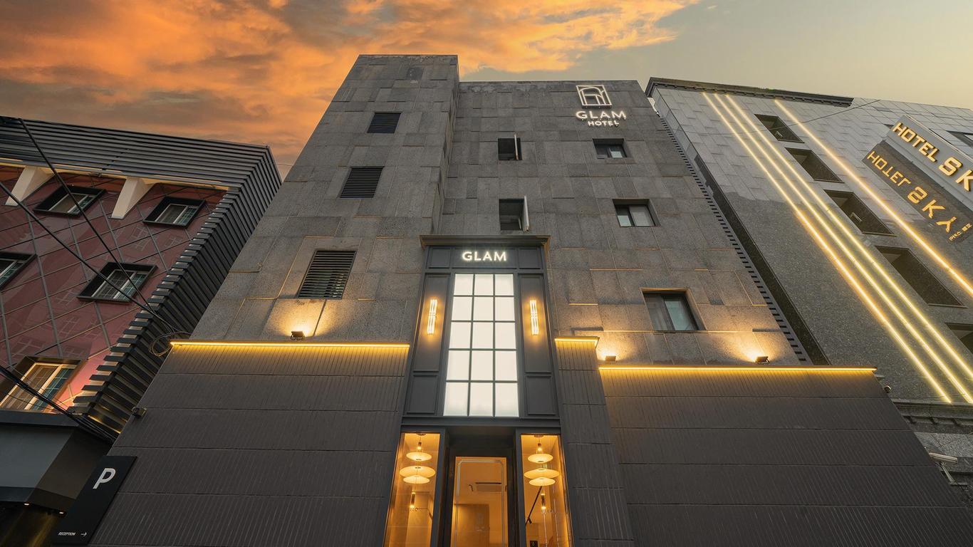 Glam Hotel