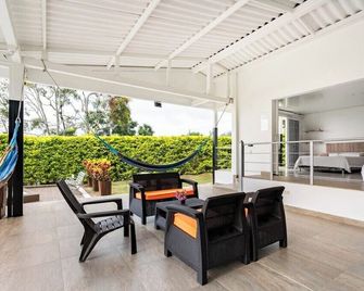 Casa campestre con piscina climatizada a 1 hora de Bogota - San Antonio Del Tequendama - Patio