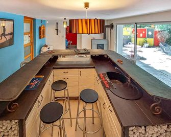 Gorgeous Home In Francheville With Wifi - 프헝슈빌르 - 주방