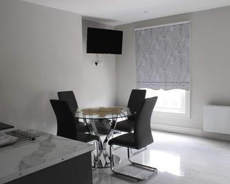 Moxie Luxury Apartments - Belfast - Dining room