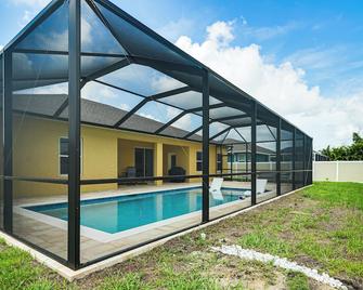 4 Mi to Golf Gem with Pool and Lanai in Cape Coral - Matlacha - Pool