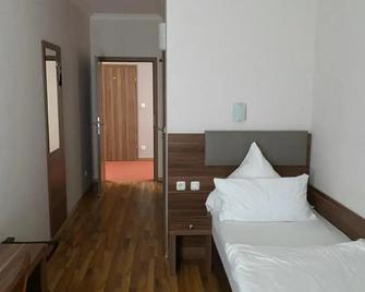 Hotel Isabella - Frankfurt - Sovrum