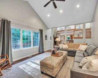 Wooded Sands: Wintery woods await! - Montague - Sala de estar