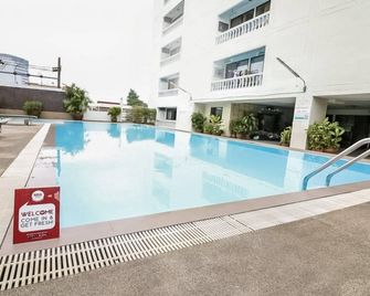 Omni Suites Aparts-Hotel - בנגקוק - בריכה