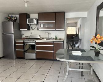 Fully Equipped Apartment!/ High Speed Wifi - Chihuahua - Cocina