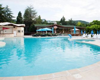 Hotel Malibu - Albena - Bazén