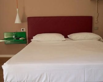 Rooms Via Diaz - Bergamo - Yatak Odası