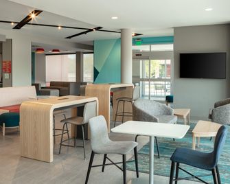 Avid Hotel Madison - Monona By IHG - Monona - Restaurace