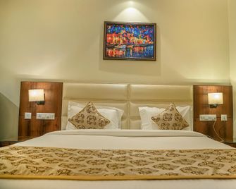 Hotel Hira Inn - Prayagraj - Bedroom