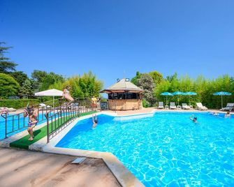 International House of Journalists Resort - Golden Sands - Bể bơi