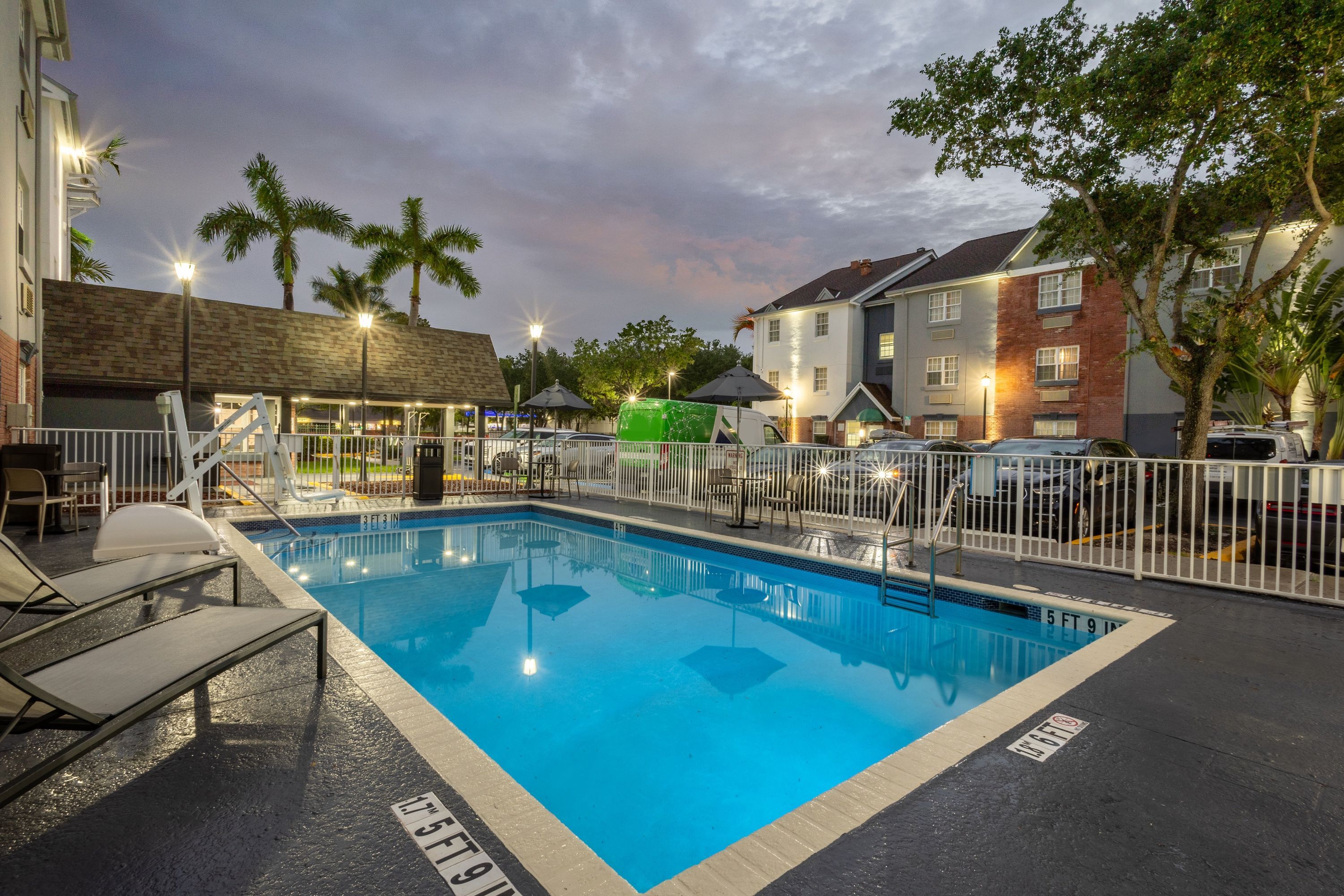 Candlewood Suites Miami Lakes By IHG - Miami Lakes - Zwembad
