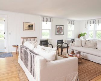 Bellport Inn - Bellport - Sala de estar