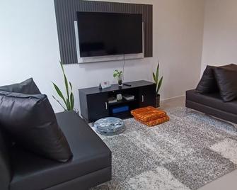 Stay at Diez - Calamba - Living room