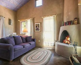 Private Casita in the Aspens - Arroyo Seco - Living room