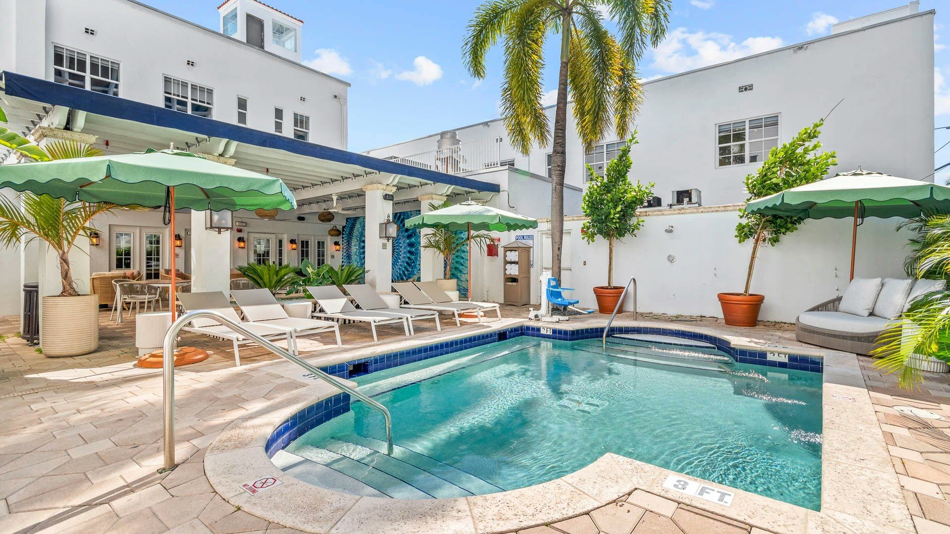 Aloha Fridays - Miami Beach - Piscina