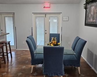 Rock Creek Getaway - Port Charlotte - Restaurant