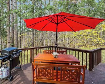 3BR cabin w hot tub & game room - Charles Town - Balcone