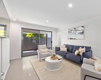 Ripples @ Park Beach - Modern townhouse, Beach - Коффс-Гарбор - Вітальня