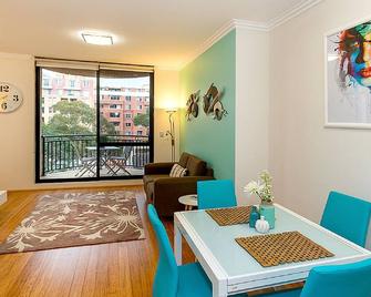 Thriving city location, dining hub near CBD - Sídney - Comedor