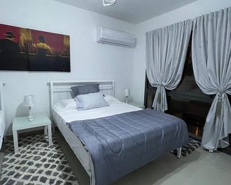 main swimming pool, beach, Marina, shopping, dining and night life,… are 2 steps - Sīdī ‘Abd ar Raḩmān - Habitación