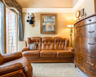 Camp Cottonwood - Teton Village - Living room