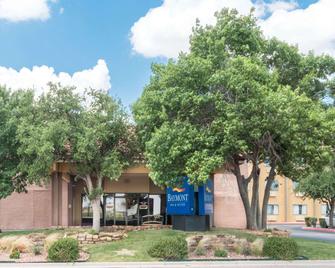Baymont by Wyndham Midland Airport - Midland - Building