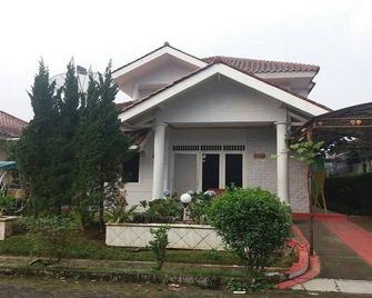 Kota Bunga F - Cipanas - Bâtiment