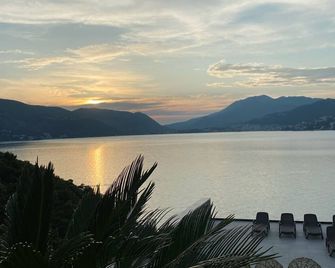 Agape Rose Hotel - Herceg Novi - Buiten zicht