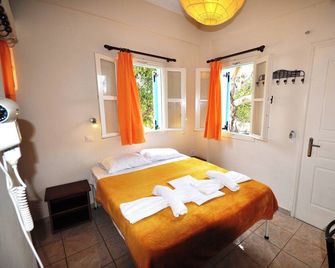 Santorini Camping Rooms - Fira