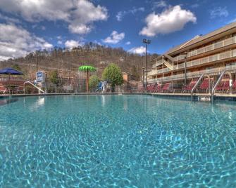 Crossroads Inn & Suites - Gatlinburg - Piscina