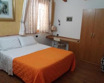 Villa Mola Bed And Breakfast - Corbara - Habitación